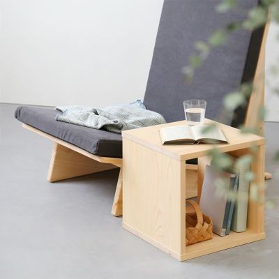シンプルなフォルムの家具と合わせてスマートに<br>ソファ Z1（チャコール）/ waku