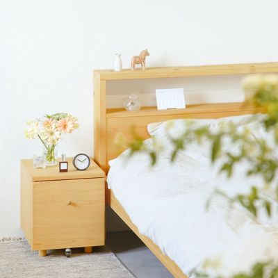 ベッドのサイドテーブルとして<br>1段ワゴン / ベッドM ヘッドボード