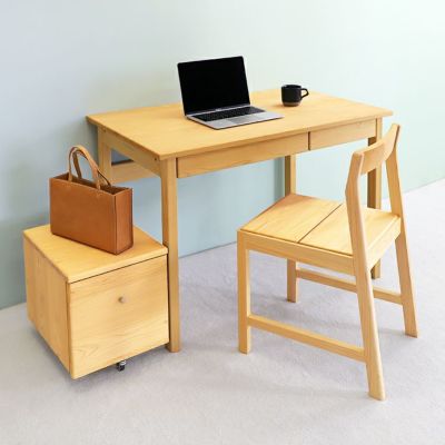 デスクに横に置いても圧迫感は少なめ<br>1段ワゴン / 4本脚デスク 100<br>Fチェア