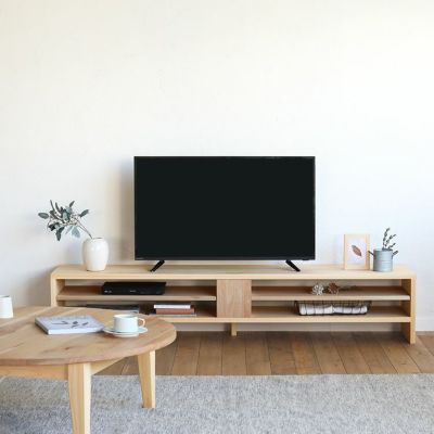 国産のくるみ材を使った家具を合わせたコーデ<br>テレビボード N180 / <br class="sp">ラウンドテーブル 110 ロー（くるみ）