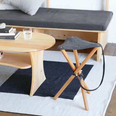 インテリアとしても映える、上品な佇まい<br>SANPOスツール sakura / ソファ K2.5<br>ローテーブル C100