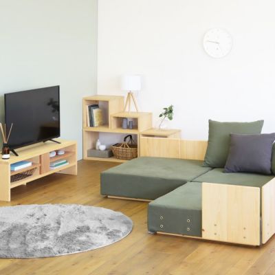 直線的なデザインの家具と合わせたコーデ<br>ソファ J4.2 / テレビボード N120<br>waku W / waku / waku 1/2