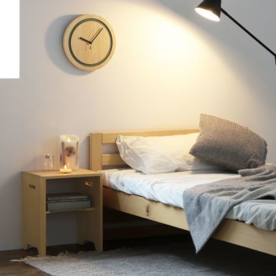シンプルな時計で、ベッドルームを落ち着く空間に<br>clock ring hinoki / ベッドM スタンダード<br>HOURI スツール