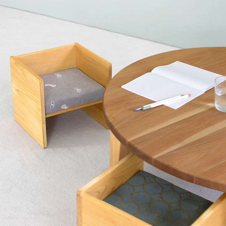 キッズスペースのチェアとして<br>まめチェア mina perhonen（スモーキーグリーン×ブラウン） / ラウンドテーブル D kurumi 90 ロータイプ