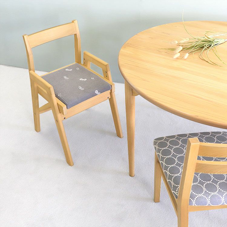 ミナペルホネンのチェアで統一したダイニング<br>Dチェア mina perhonen / ラウンドテーブル Y100